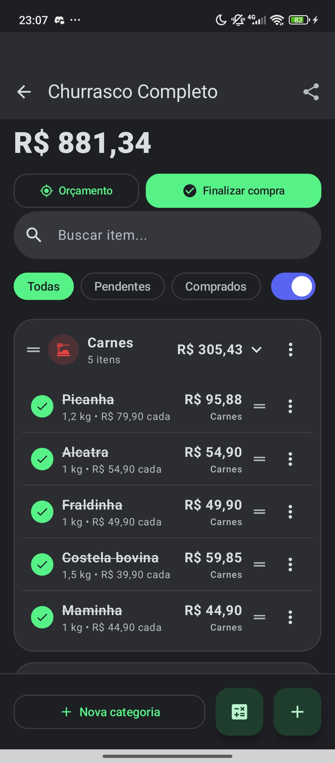 Lista de compras com itens marcados como comprados no app Listão